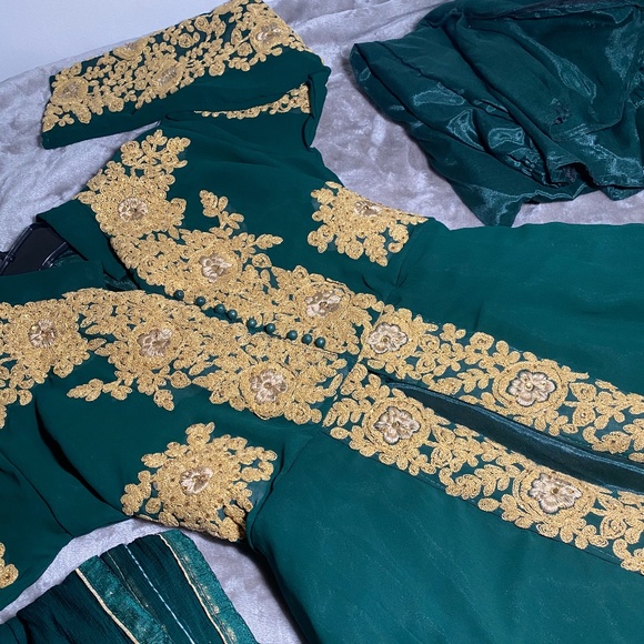 New Emerald Green 3 piece Gown set - Picture 1 of 4